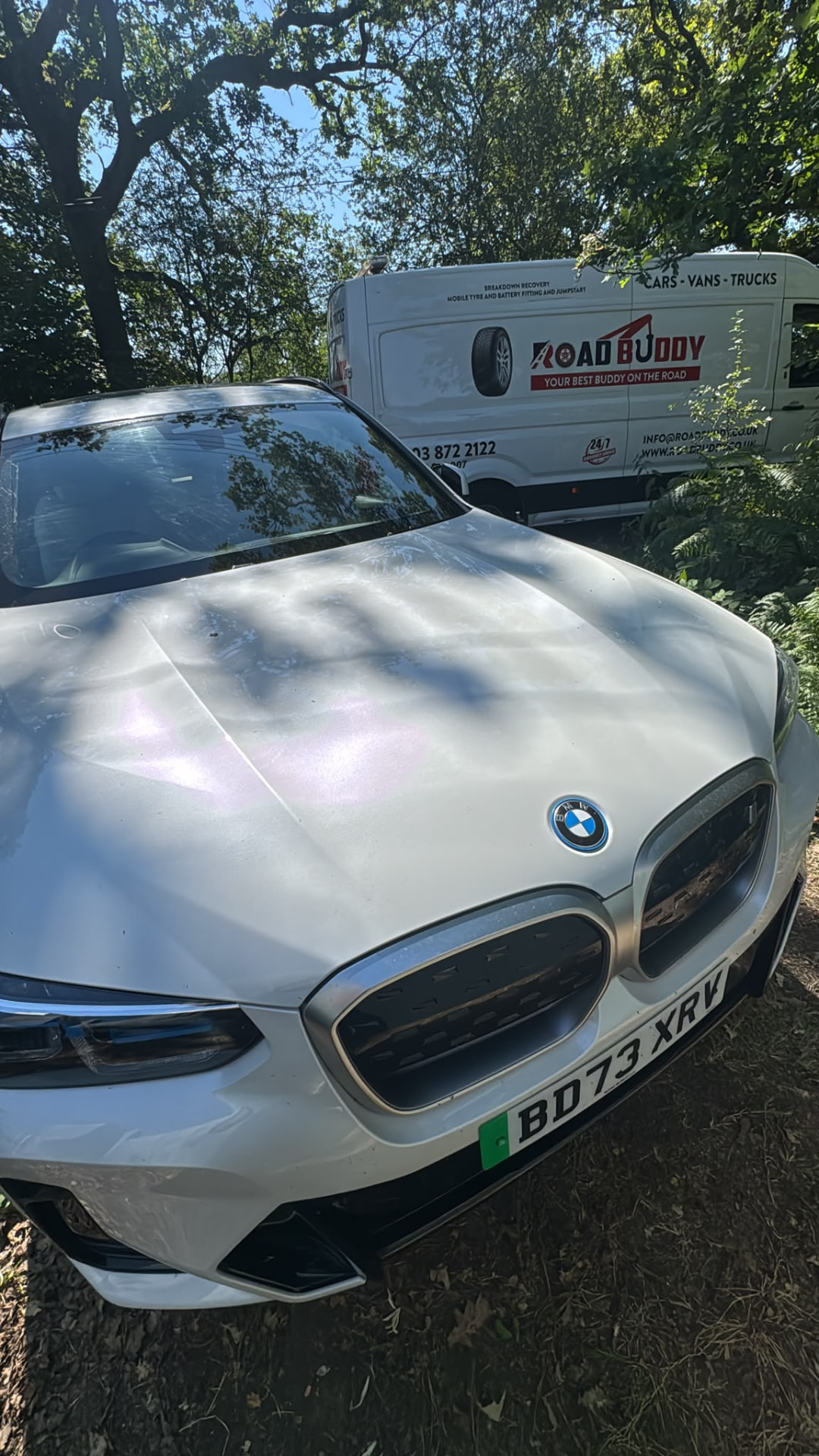 White SUV on a tree-lined lane with the Road Buddy van behind during a mobile tyre replacement in Banbury